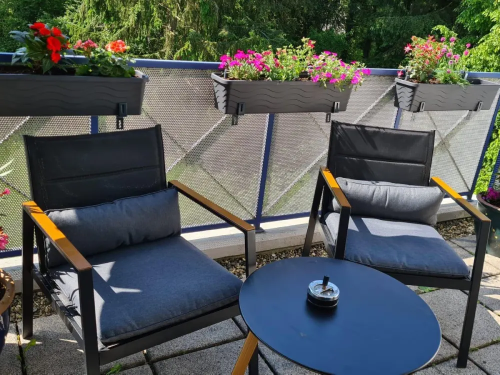 Sonnige möbilierte Maisonette-Wohnung mit Balkon, EBK und Garage