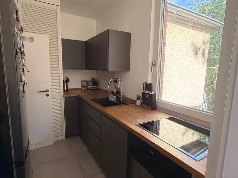 Renovated 3-Room Old Building Apartment to Feel Good