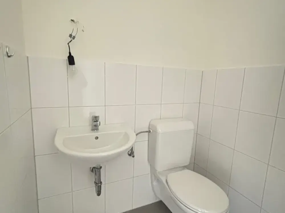 Schöne & helle 2,5 Zimmer Wohnung mit Gäste-WC - renoviert & einzugsbereit