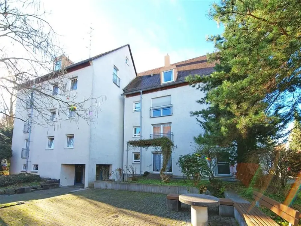 Großzügige 4-Zimmer-Dachgeschosswohnung mit Balkon, frisch renoviert und ganz für sich