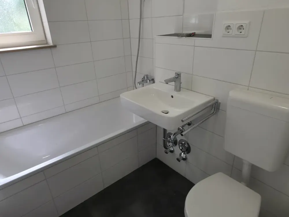 Großzügige 4-Zimmer-Dachgeschosswohnung mit Balkon, frisch renoviert und ganz für sich