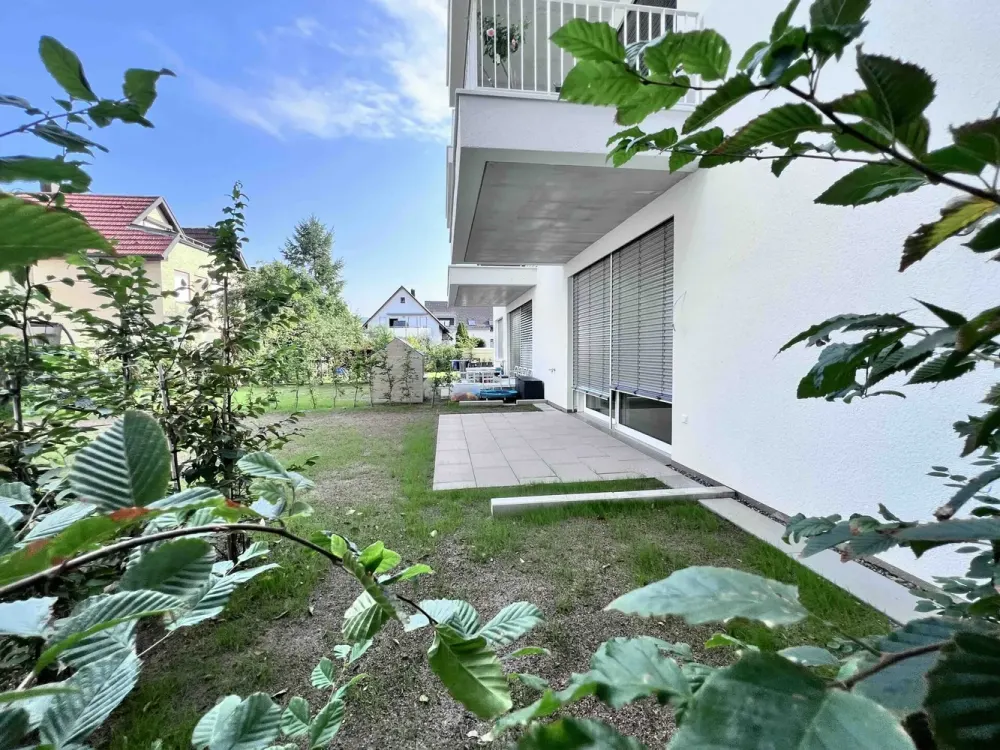 73779 Deizisau: Erstbezug. Hochwertige 2,5-Zi-Wohnung mit Terrasse und Garten. Einbauküche. TG-Stpl.