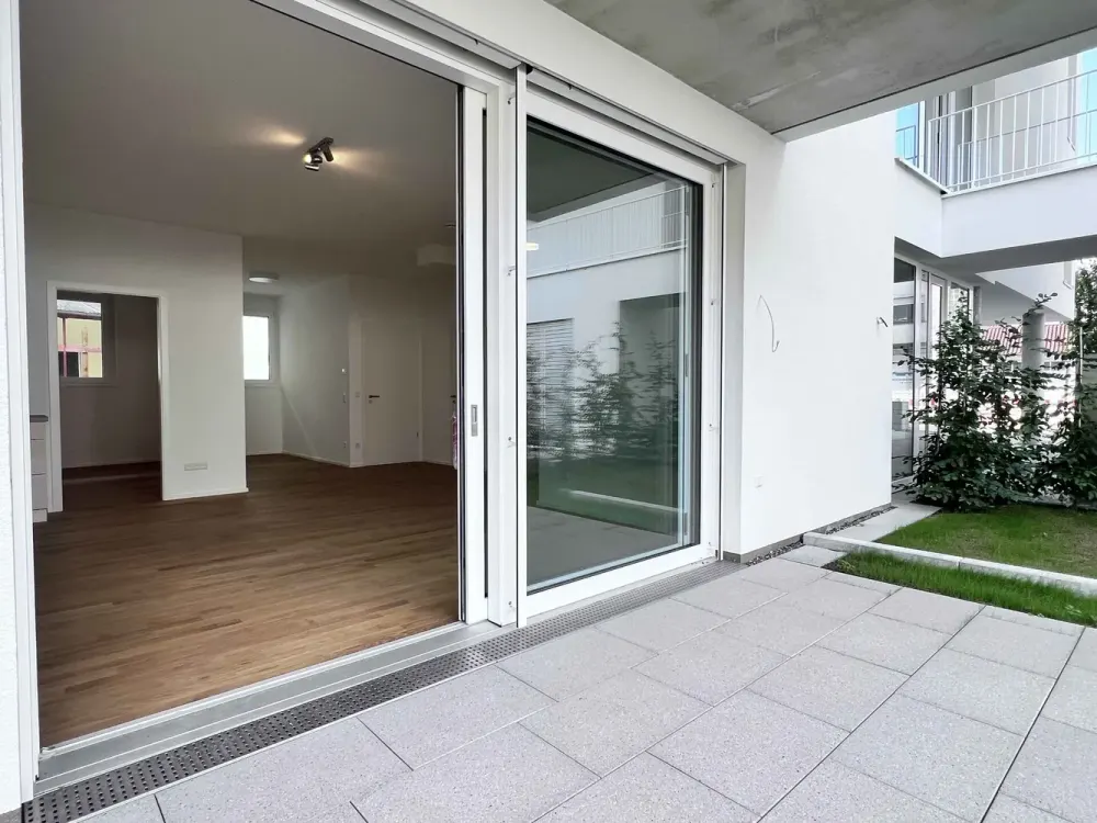 73779 Deizisau: Erstbezug. Hochwertige 2,5-Zi-Wohnung mit Terrasse und Garten. Einbauküche. TG-Stpl.