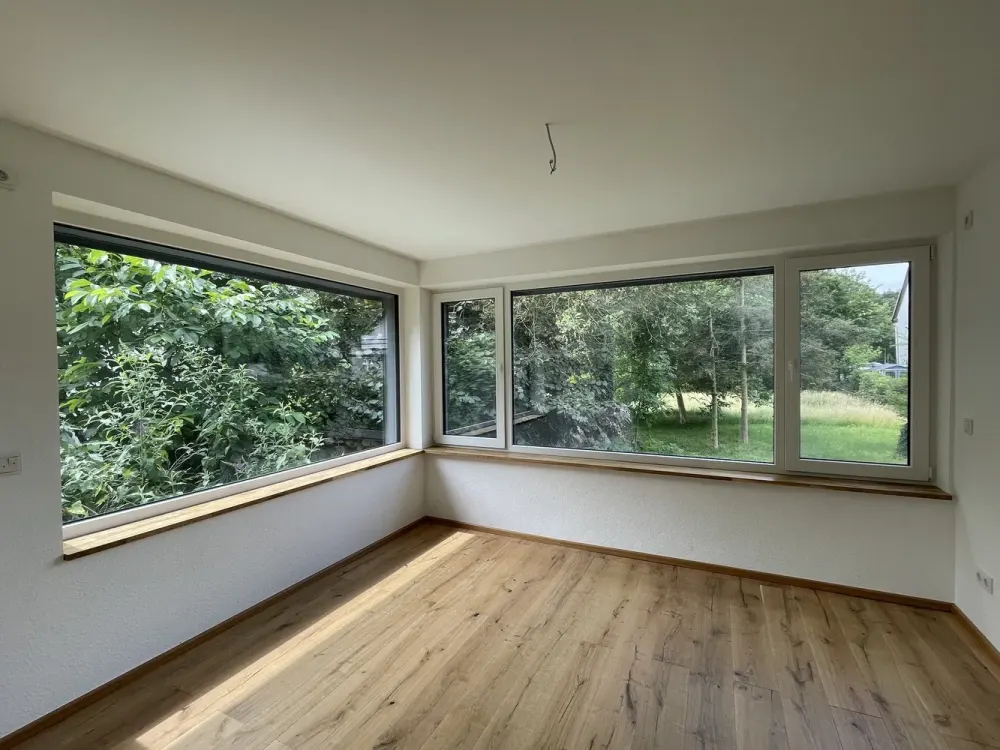 Exklusive Erdgeschosswohnung mit Sonnenterrasse und Garten am Waldrand - Erstbezug nach Sanierung