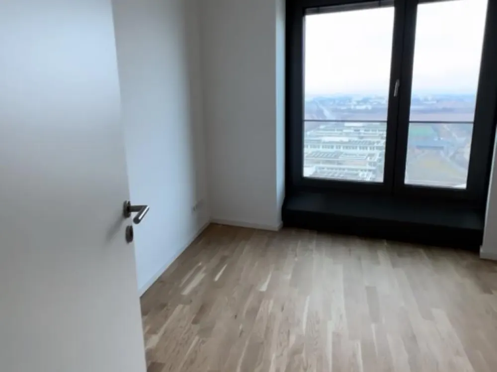 Helle 3 Zimmer-Wohnung mit Alpenblick und moderner Einbauküche ab