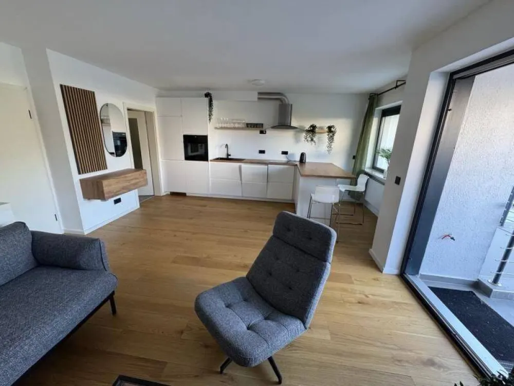 N-Steinbühl: Erstbezug! Premium 4-Zi-Mais-Whg, 4.OG (m.A.), EBK, Kühlung, Terrasse im Hof, Stpl.