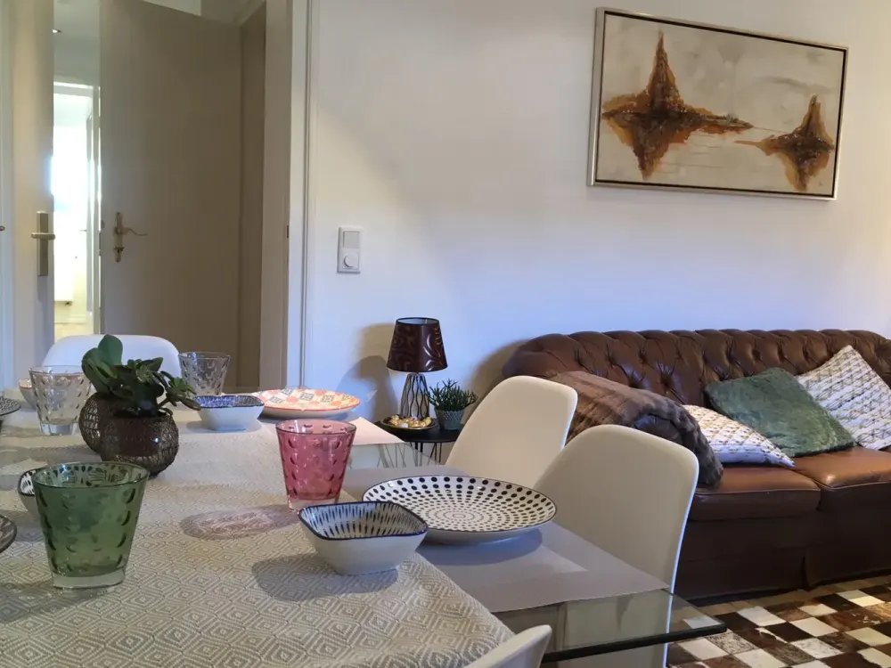 Stilvoll möblierte 2-Zimmer-DG-Wohnung mit Einbauküche