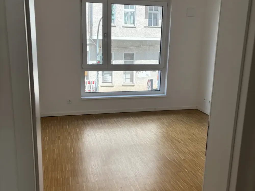 Lichtdurchfluteter Wohntraum: Neuwertige 3-Zimmer-Wohnung mit Balkon, Einbauküche & Tiefgar