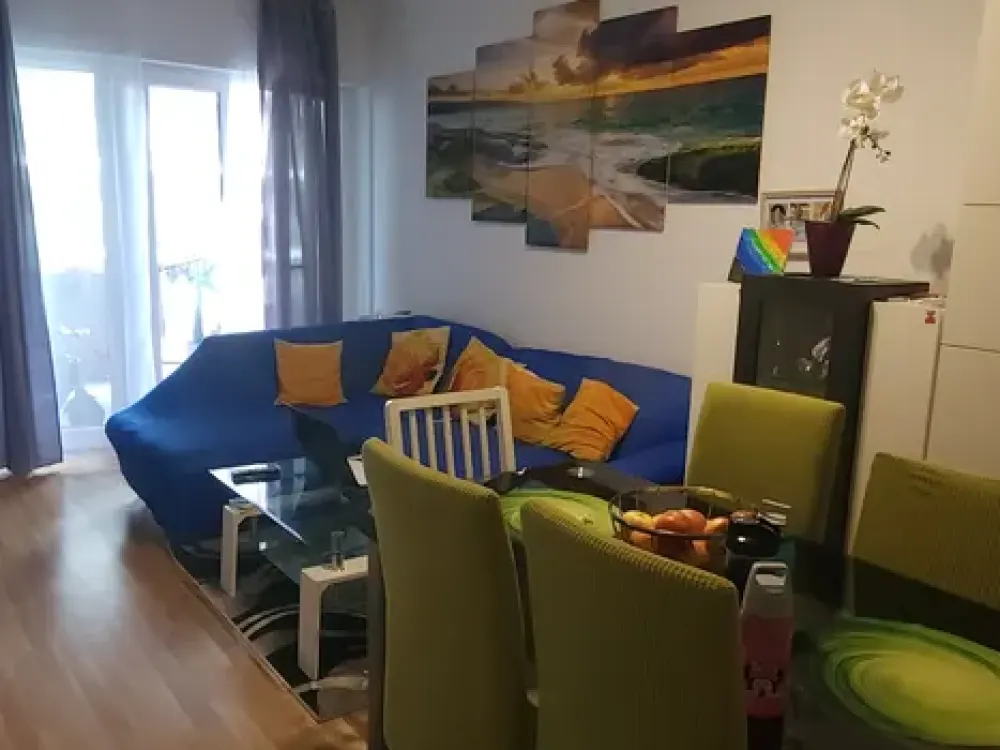 Wohnen mit Charakter: Stilvoll modernisiertes Apartment in Charlottenburg