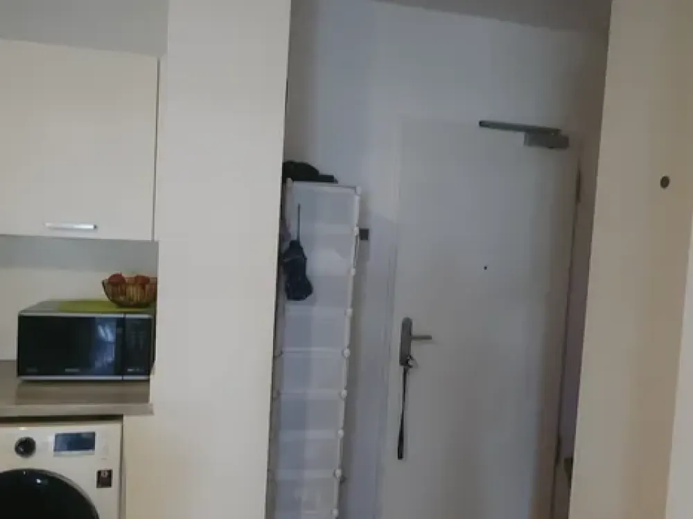 Wohnen mit Charakter: Stilvoll modernisiertes Apartment in Charlottenburg