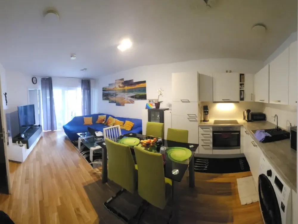 Wohnen mit Charakter: Stilvoll modernisiertes Apartment in Charlottenburg