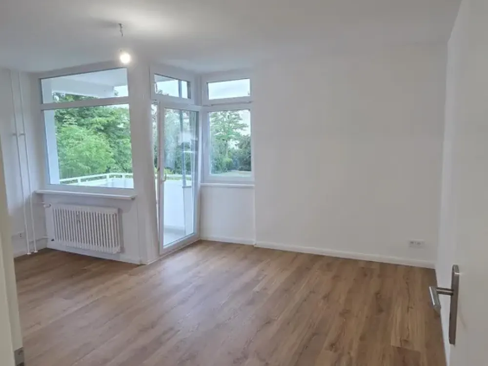 Sanierte Wohnung im Westend mit Einbauküche und Balkon sucht neuen Mieter!
