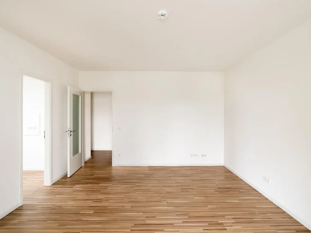 Ganz oben mit großem Balkon und Blick ins Grüne. Neubau in ruhiger zentraler Lage der Südvorstadt.