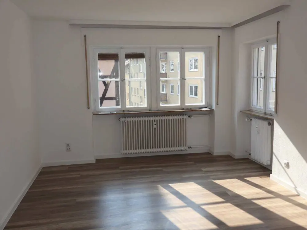 Erstbezug in Sebald: Saniertes 1-Zimmer-Apartment mit Tageslichtbad & Küche