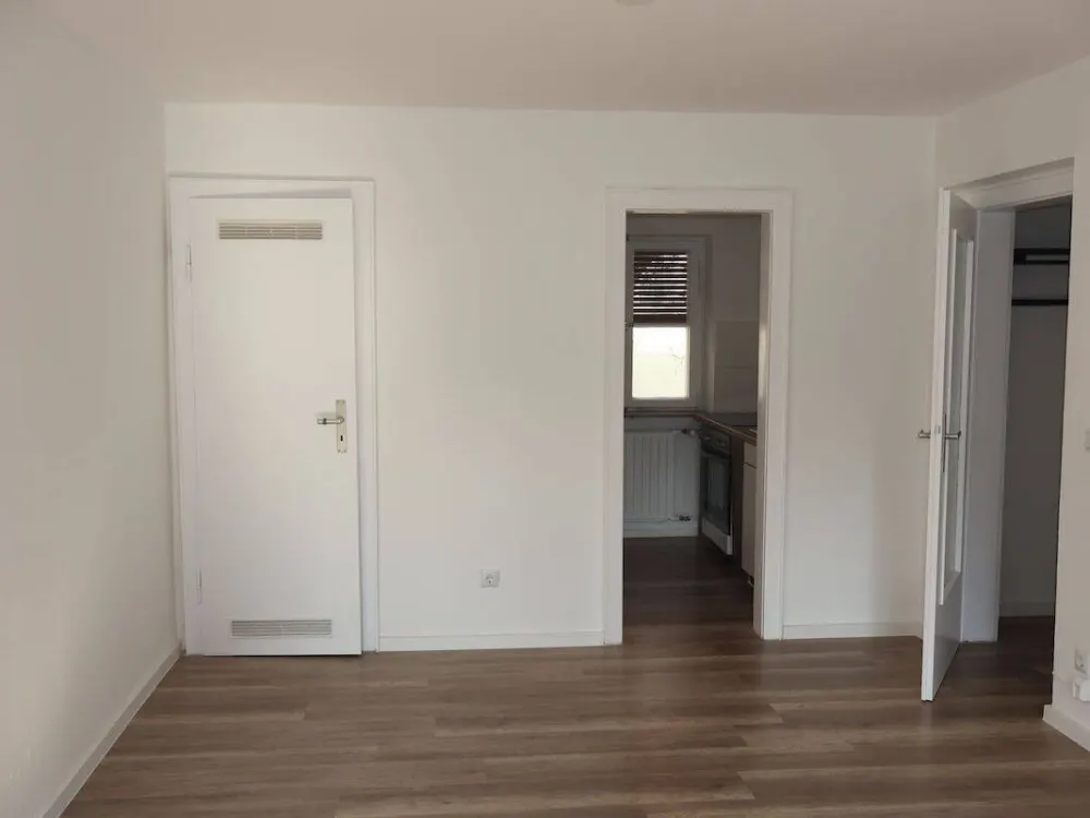 Erstbezug in Sebald: Saniertes 1-Zimmer-Apartment mit Tageslichtbad & Küche