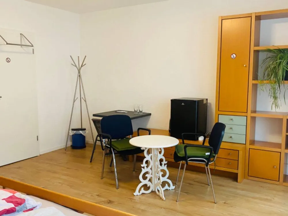Wohnen auf Zeit Stuttgart Plieningen im möblierten WG-Zimmer Nähe Uni Hohenheim