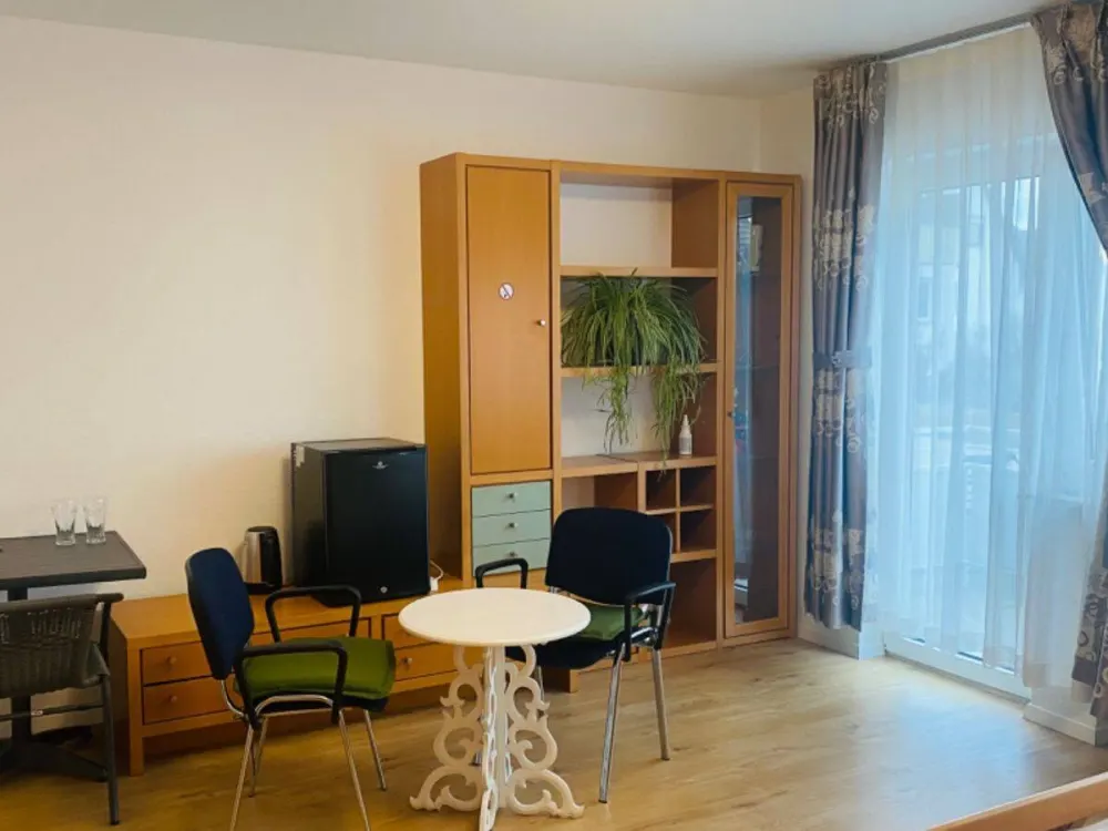 Wohnen auf Zeit Stuttgart Plieningen im möblierten WG-Zimmer Nähe Uni Hohenheim