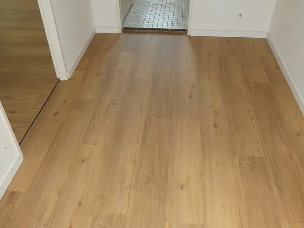 Drake- Ecke Margaretenstraße, Dachgeschoß Eck-Wohnung, RETRO-Bad - Terrasse - 1 Zimmer