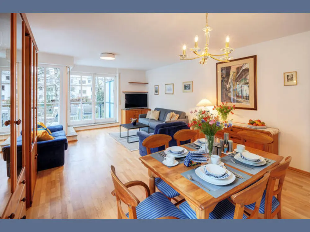 Furnished: Quiet Living with Balcony in Solln