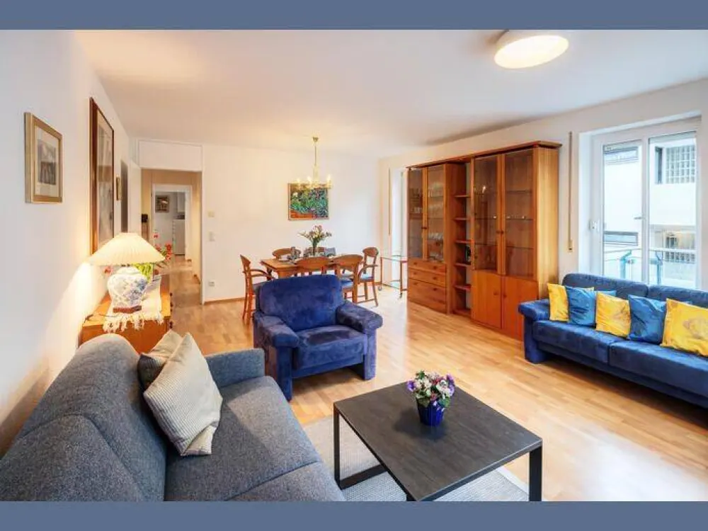 Furnished: Quiet Living with Balcony in Solln