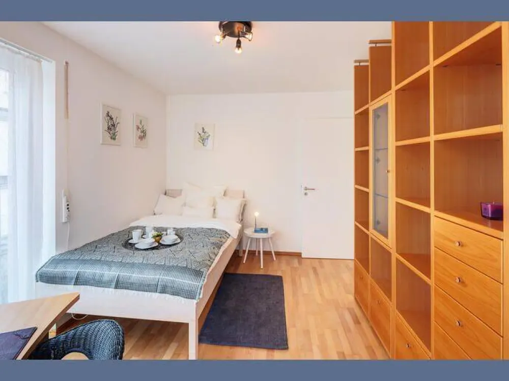 Furnished: Quiet Living with Balcony in Solln