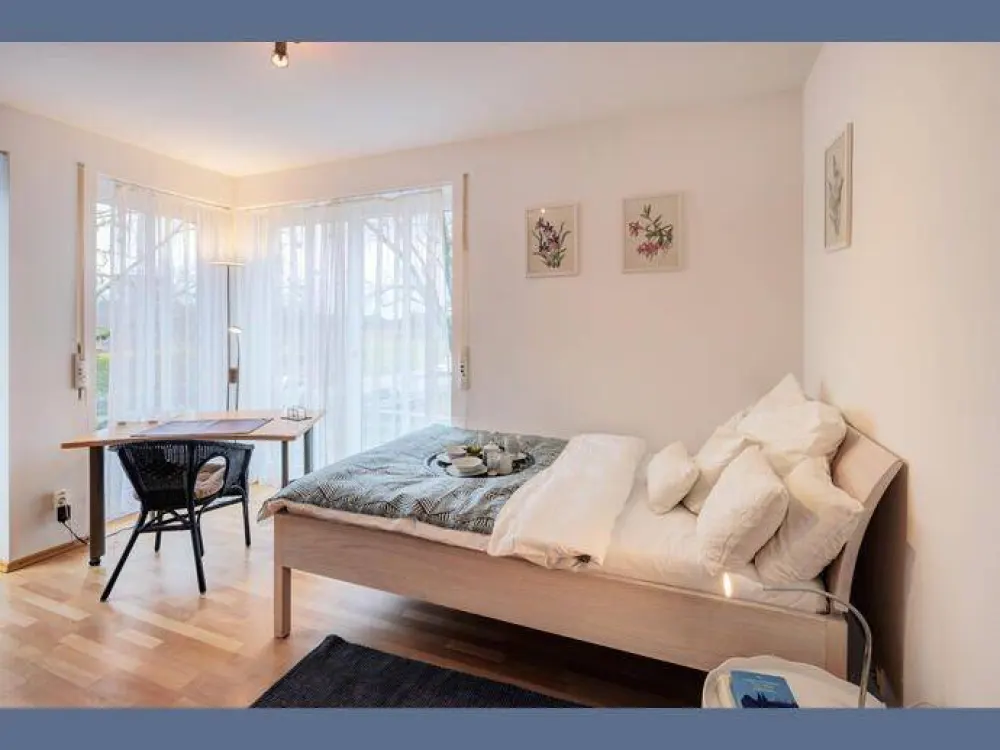 Furnished: Quiet Living with Balcony in Solln