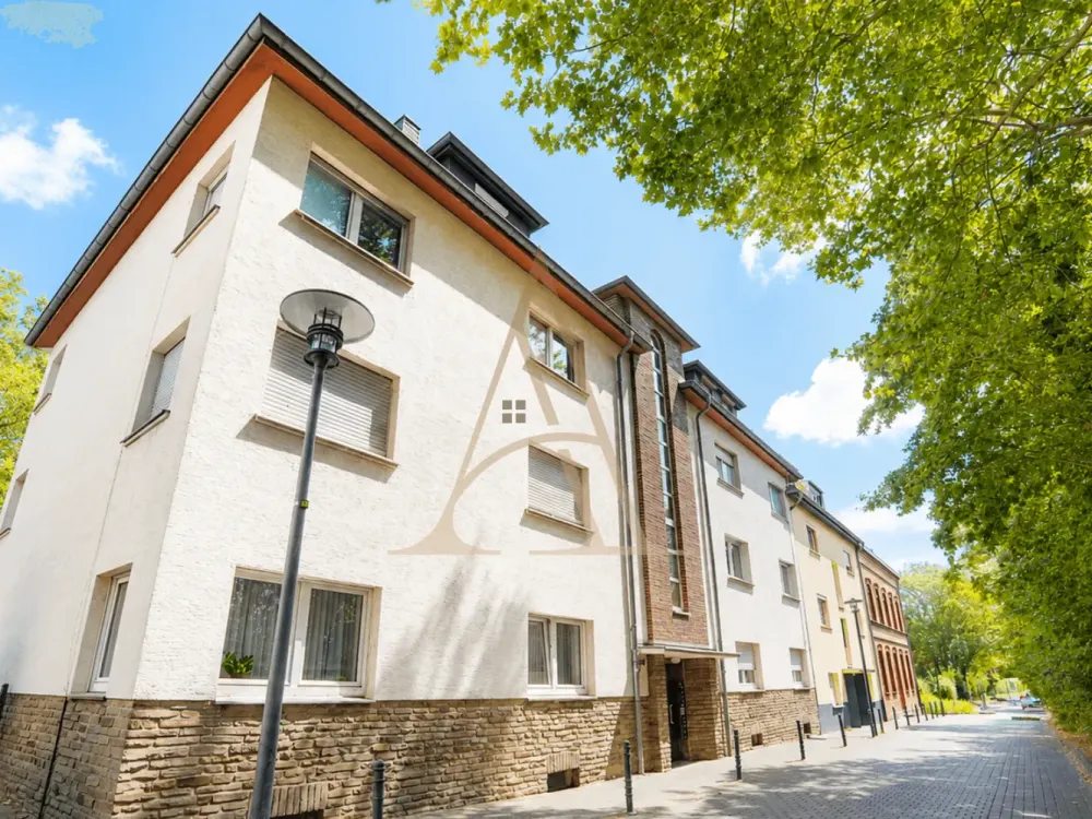 Helle 3-Zimmer-Wohnung mit Balkon & Einbauküche in Rheinlage von Köln-Porz