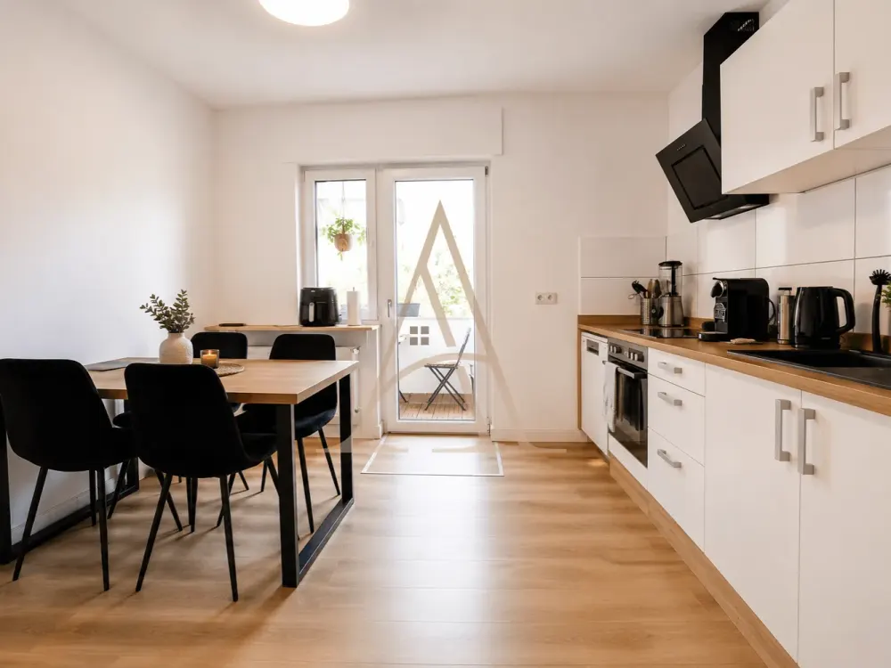 Helle 3-Zimmer-Wohnung mit Balkon & Einbauküche in Rheinlage von Köln-Porz