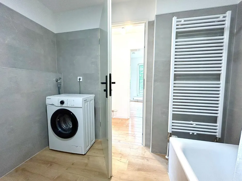 Sanierte & möblierte 2-Zimmer-Wohnung**Stelllplatz**Einbauküche