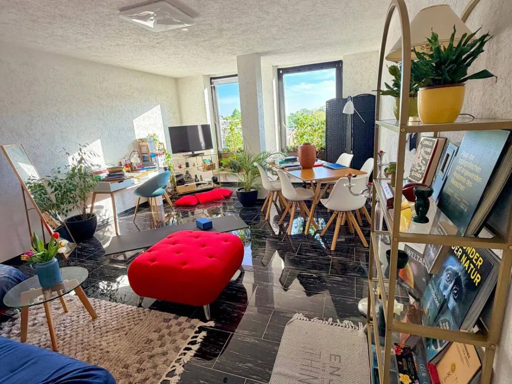 Schöne 2-Zimmer-Wohnung, ab Oktober frei. Inkl- Möbelübernahme.