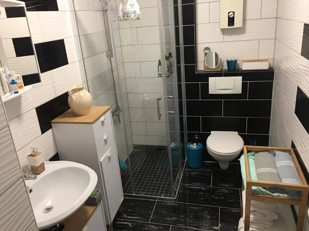 Schöne 2-Zimmer-Wohnung, ab Oktober frei. Inkl- Möbelübernahme.