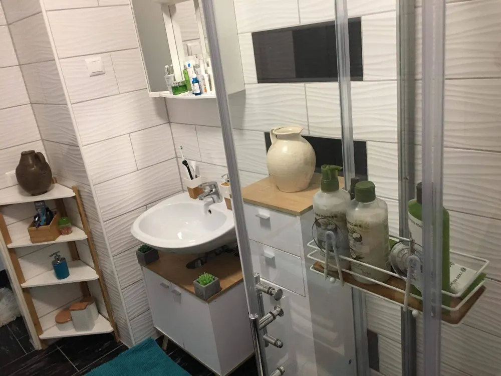 Schöne 2-Zimmer-Wohnung, ab Oktober frei. Inkl- Möbelübernahme.