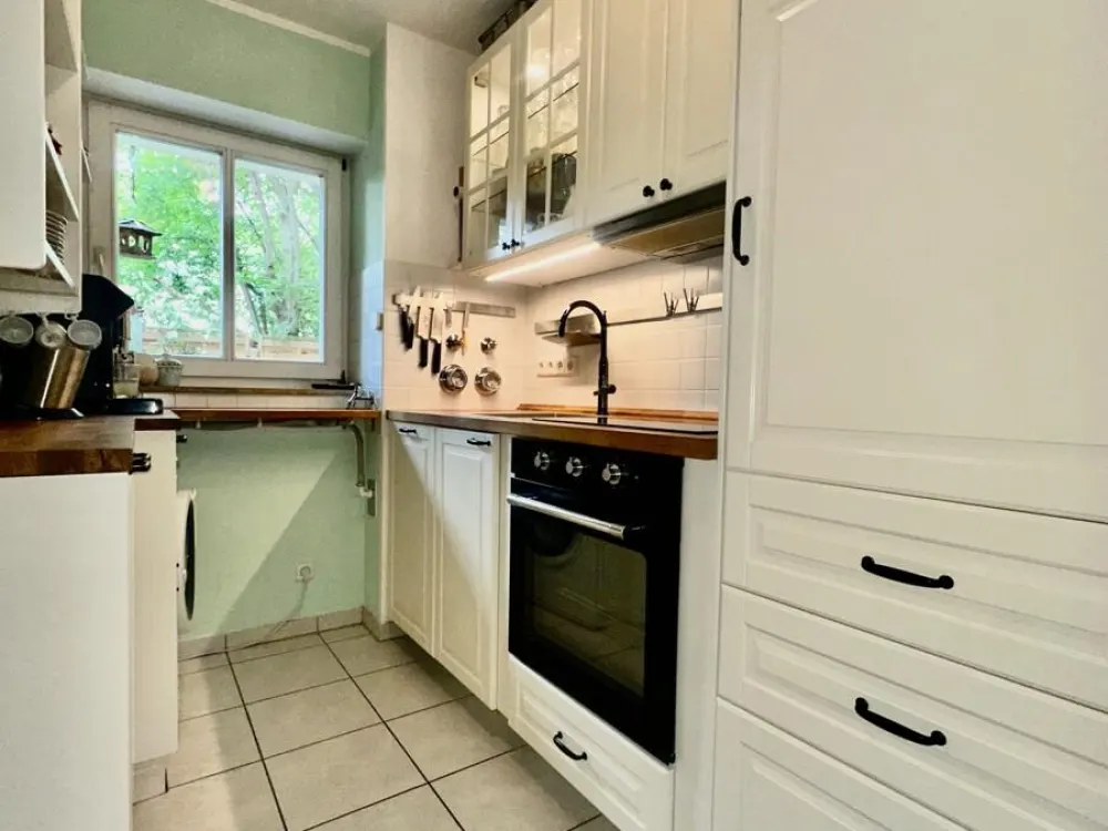 Tolle 2 Zimmer-Wohnung mit Einbauküche mitten in Striesen!
