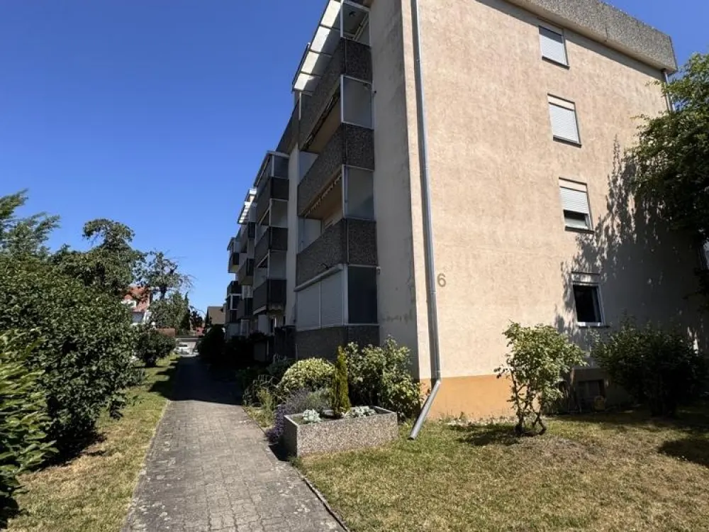 Einziehen - Wohlfühlen - Fertig 3 Zimmerwohnung in gepflegtem Mehrfamilienhaus