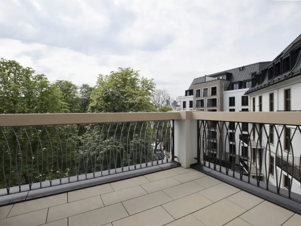 2-Zimmer-Luxuswohnung mit Balkon in Frankfurt Nordend-West