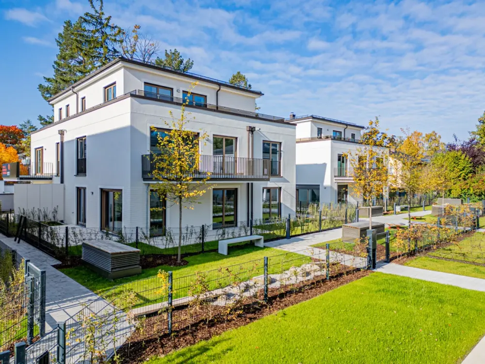 More Space for Two: 87 m², Large Balcony & Built-in Kitchen in Waldtrudering