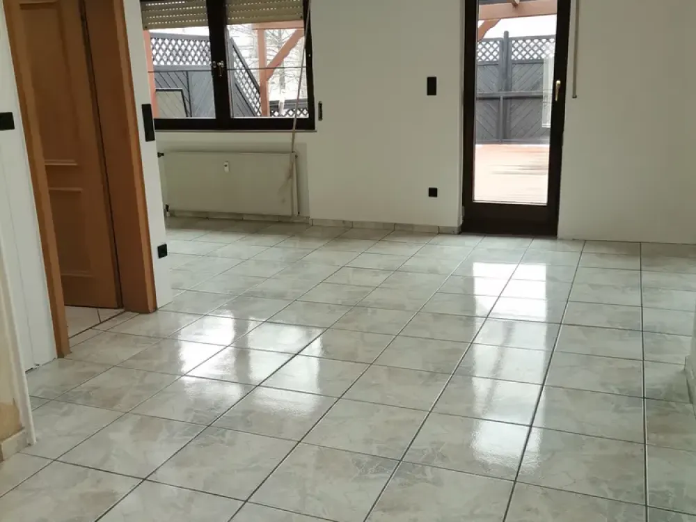 Spacious 3-Room Apartment with Roof Terrace