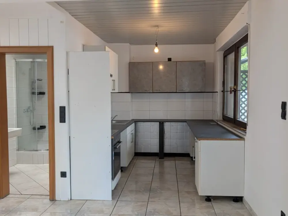 Spacious 3-Room Apartment with Roof Terrace