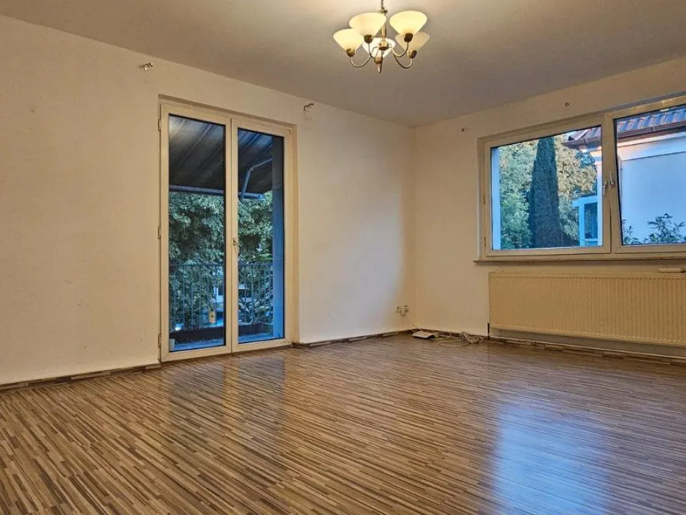 4 Zimmer Wohnung in 3-Familien-Haus zentral gelegen in LB