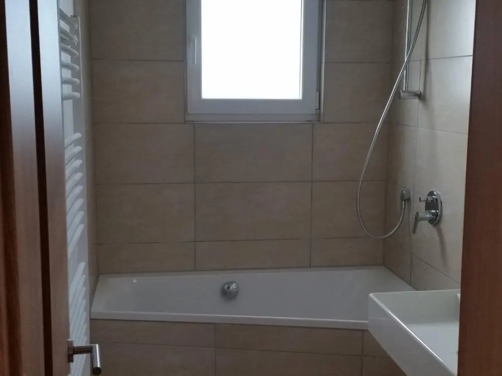 4 Zimmer Wohnung in 3-Familien-Haus zentral gelegen in LB