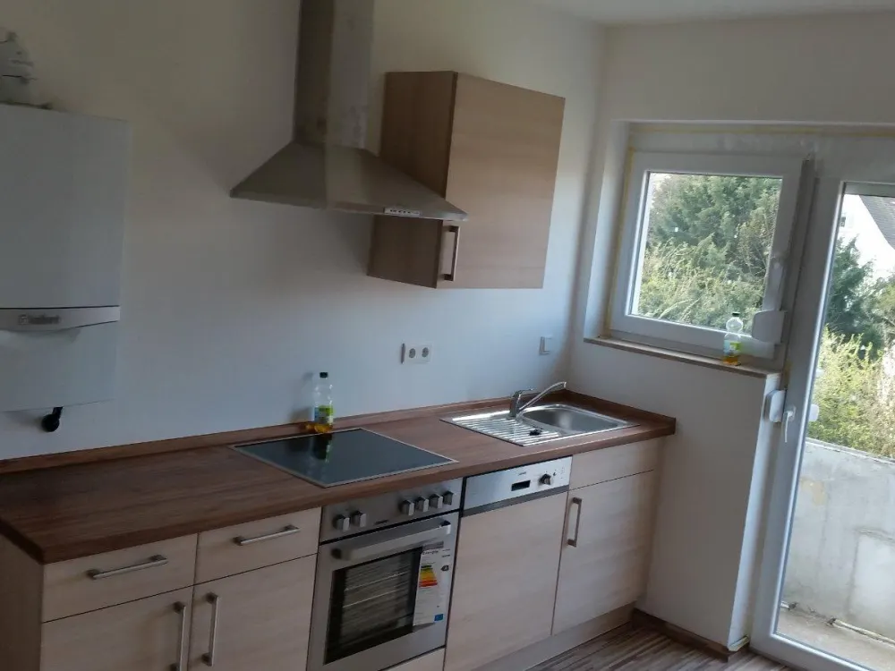 4 Zimmer Wohnung in 3-Familien-Haus zentral gelegen in LB