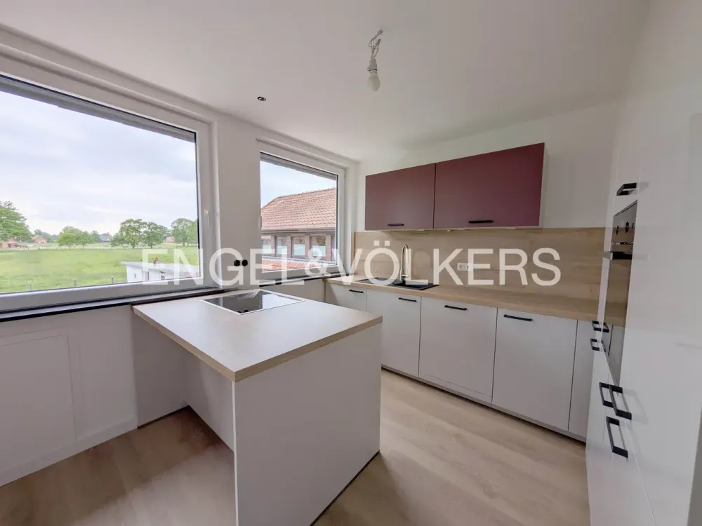 Kernsanierte 4-Zimmer-Dachgeschosswohnung mit Blick ins Grüne