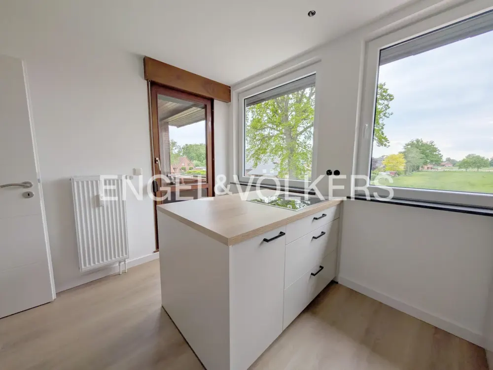 Kernsanierte 4-Zimmer-Dachgeschosswohnung mit Blick ins Grüne