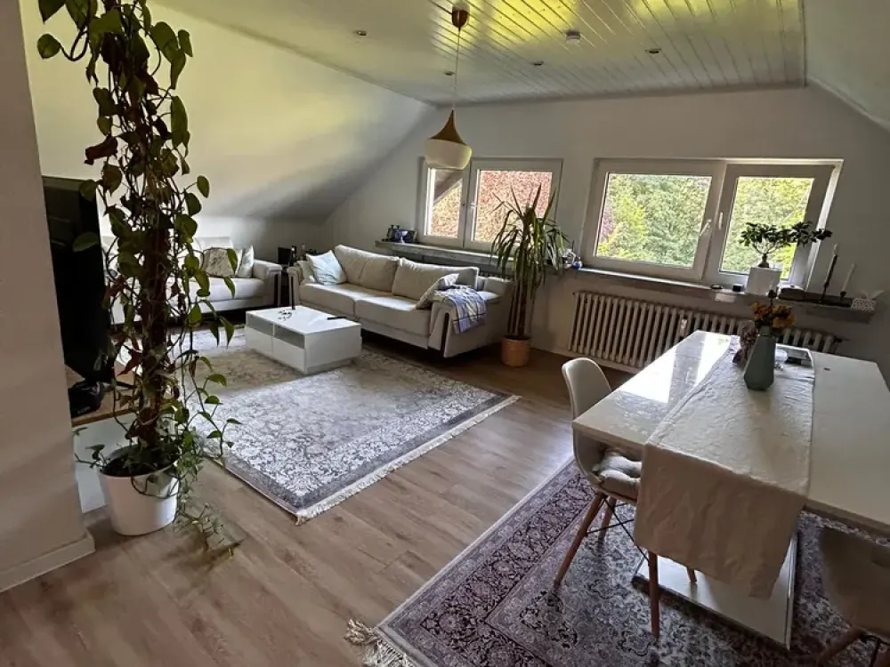 2,5-ZKB-DG-Whg. mit Einbauküche und Gartenmitbenutzung, Nähe Unterbacher See