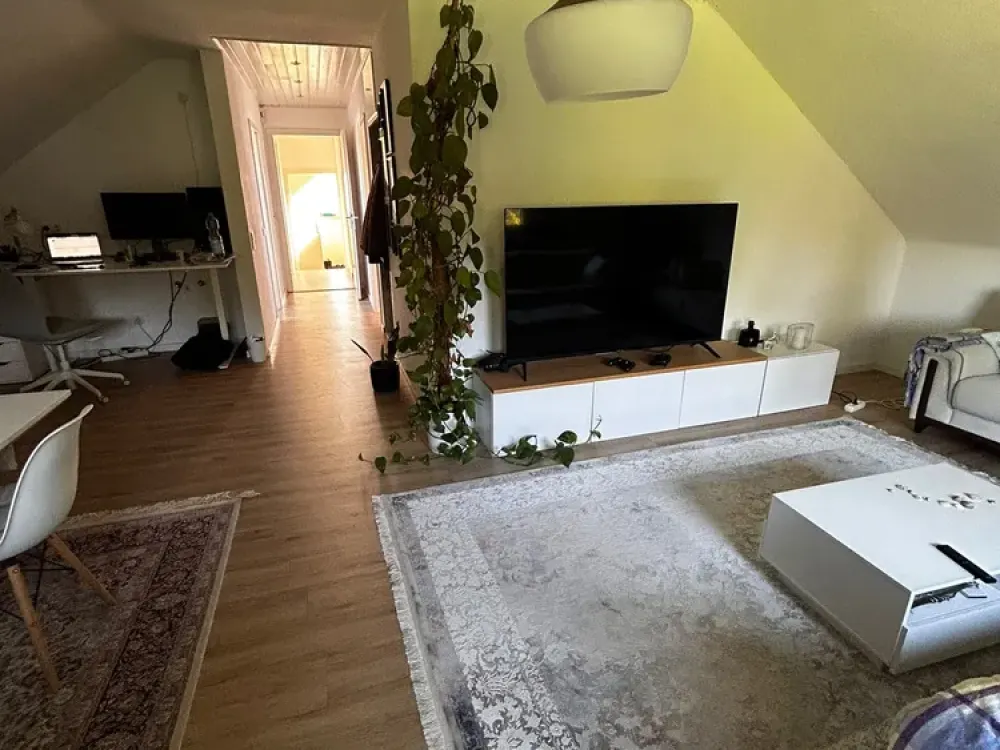 2,5-ZKB-DG-Whg. mit Einbauküche und Gartenmitbenutzung, Nähe Unterbacher See