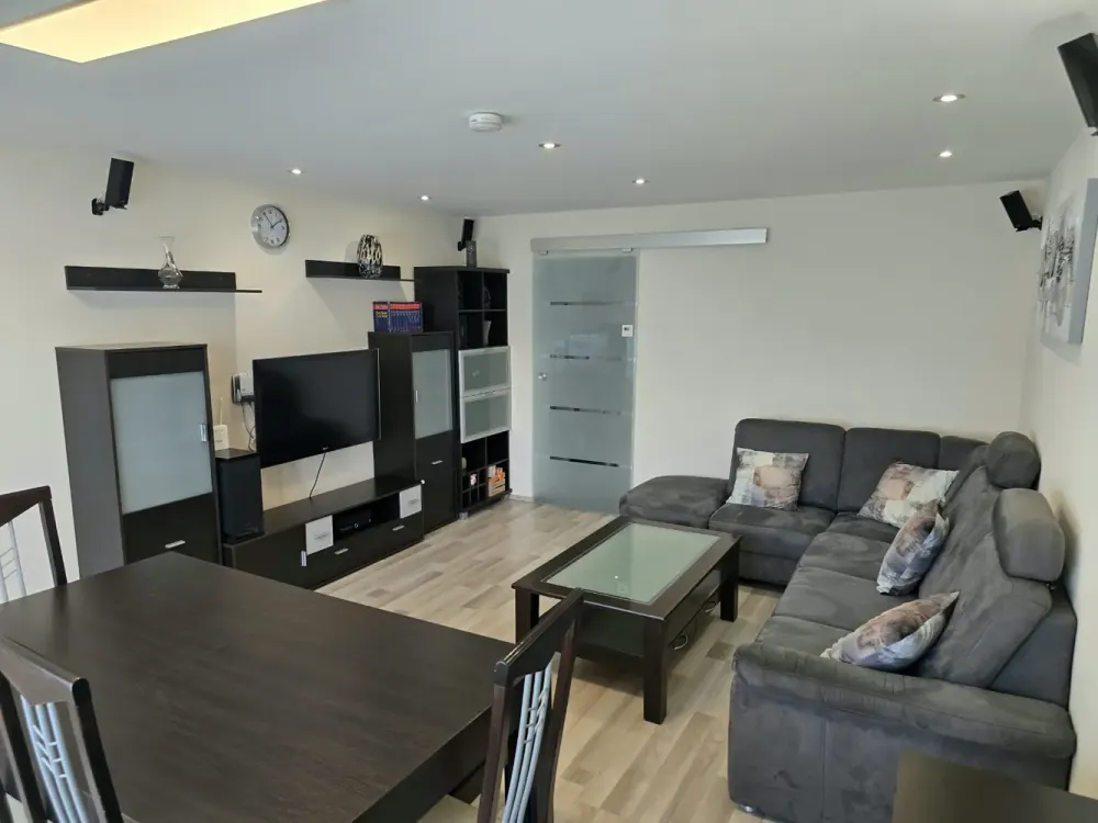 Stilvoll modernisiert: Möblierte 4-Zimmer-Wohnung in Kornwestheim