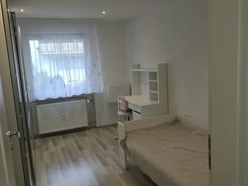 Stilvoll modernisiert: Möblierte 4-Zimmer-Wohnung in Kornwestheim