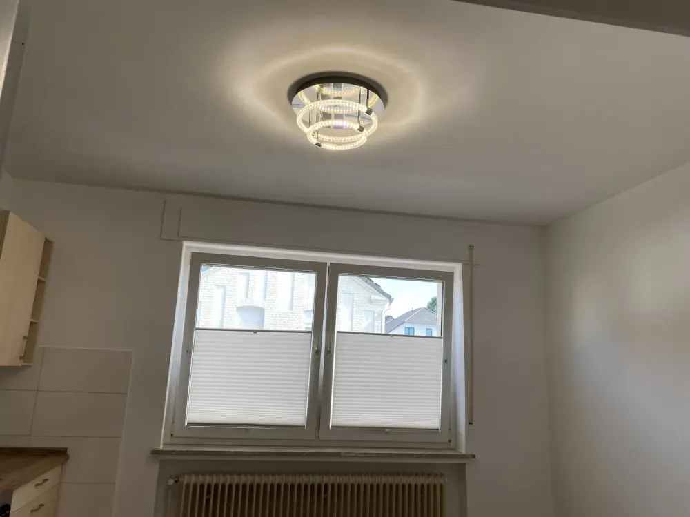 Preiswerte, geräumige und vollständig renovierte 1-Zimmer-Wohnung mit Einbauküche in Solingen