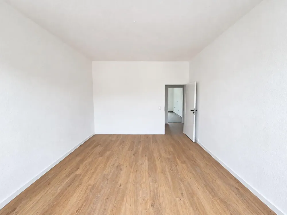Helle renovierte 4-Zimmer Wohnung mit Balkon in der Gorkistraße