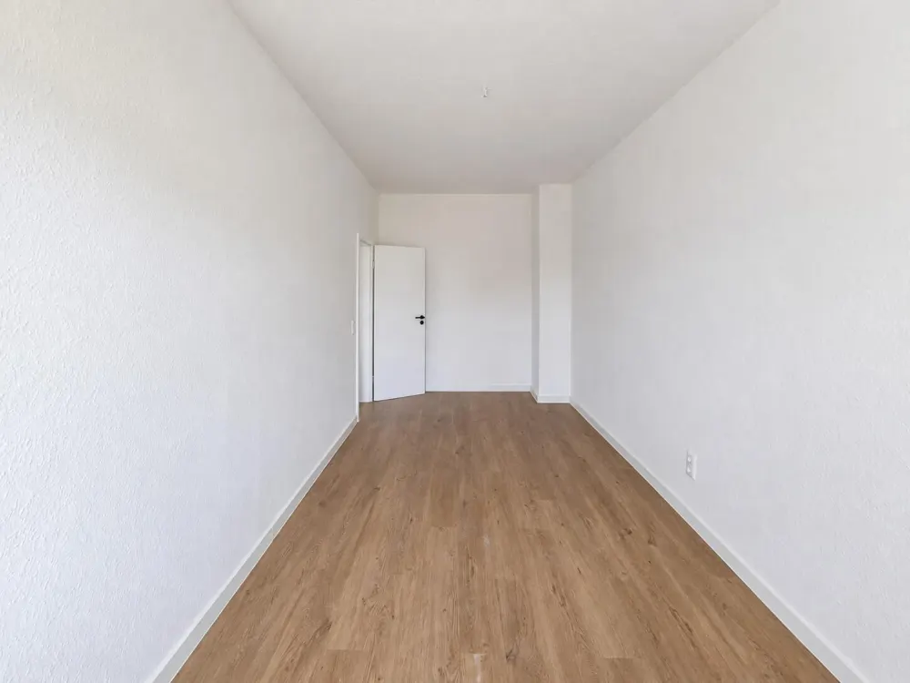 Helle renovierte 4-Zimmer Wohnung mit Balkon in der Gorkistraße